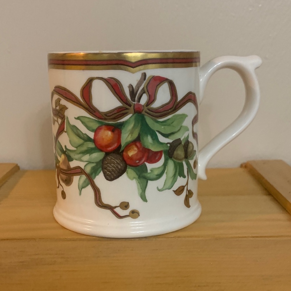Tiffany & co garland  Christmas Holiday Mug with Ribbon and Pinecone Design